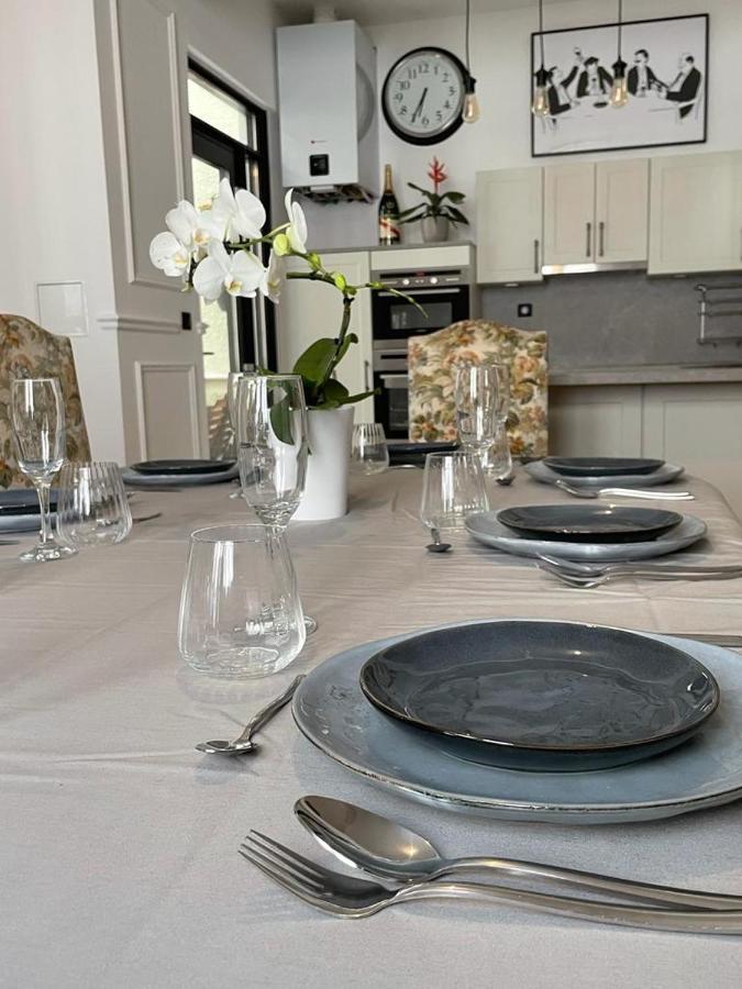 Le Gite De Jean Thevenin, Avec Parking Gratuit Epernay Bagian luar foto